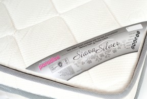 Self-adhesive corner label